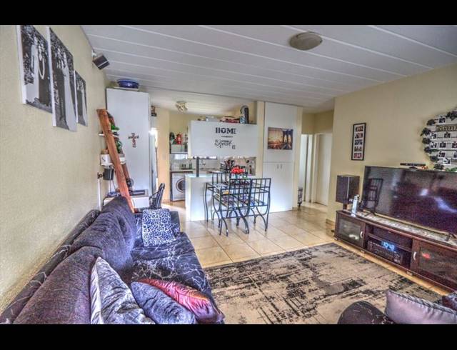 2 BEDROOM APARTMENT BLOCK FOR SALE IN KEMPTON PARK EXT 4